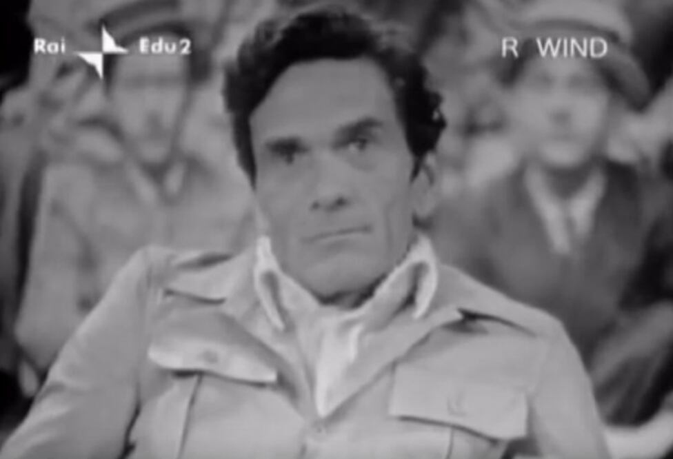 El director de El Decamerón (1971) fue acusado de pederasta. En noviembre de 1975, Pino Pelosi, menor que se defendió de una supuesta violación, mató a golpes al realizador y luego lo atropelló. Pelosi cumplió su condena pero siempre afirmó que había sido un chivo expiatorio.(Foto: captura Youtube)