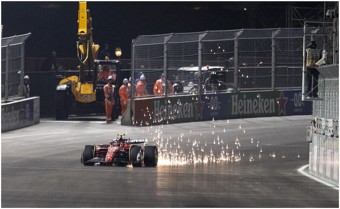Carlos Sainz chocó contra la tapa de una alcantarilla - EFE