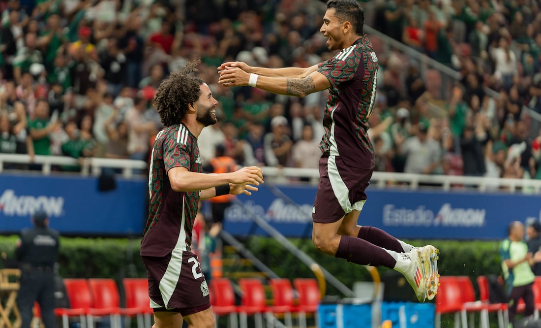 César Huerta y Orbelín Pineda en festejo con la Selección Mexicana - Foto: Imago7