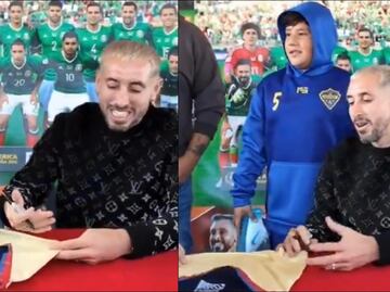 Héctor Herrera muestra desagrado por firmar playera del América: “Me van a salir ronchas”