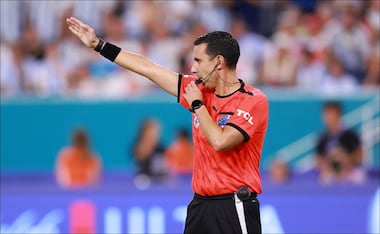 El árbitro Cesar Ramos, durante el duelo Argentina vs Perú de Copa América. FOTO: AFP