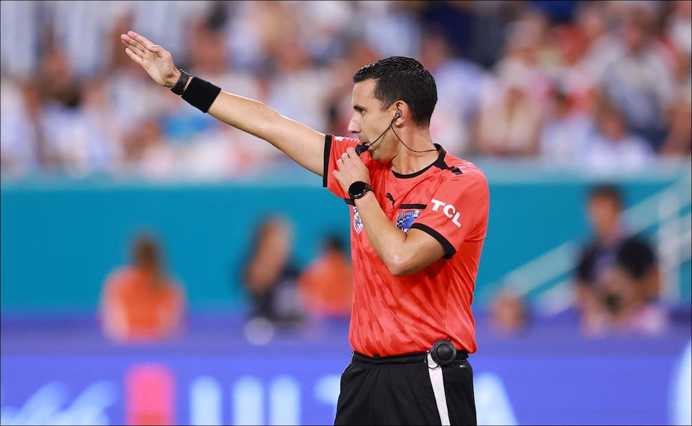El árbitro Cesar Ramos, durante el duelo Argentina vs Perú de Copa América. FOTO: AFP