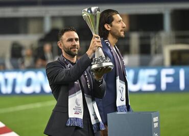 Miguel Layún y reconocido cantante quieren comprar un equipo de futbol ¿Será Chivas?