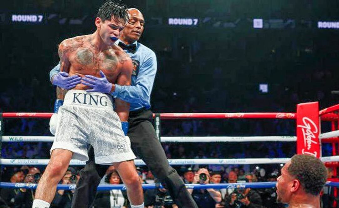 Ryan García detenido por el juez en su combate ante Davin Haney / FOTO: Instagram @kingryan