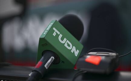 Comentarista de TUDN cae en engaño de redes sociales y es burla de sus compañeros