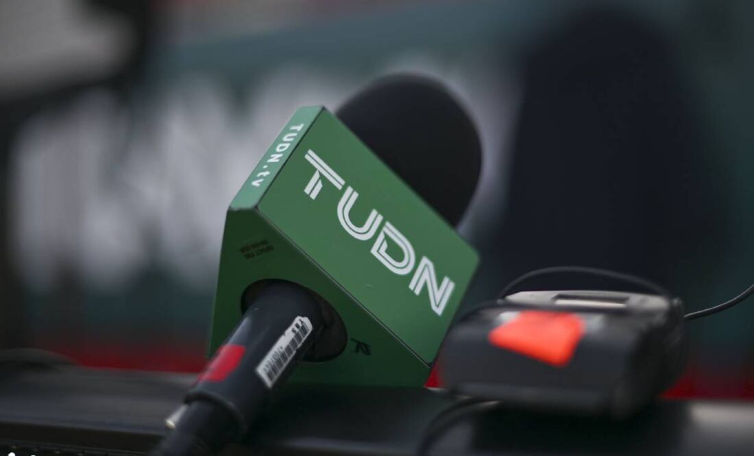 Comentarista de TUDN cae en broma de redes sociales y se vuelve en víctima de las burlas de sus propios colegas. FOTO: Imago7