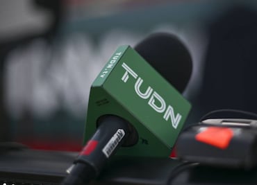Comentarista de TUDN cae en engaño de redes sociales y es burla de sus compañeros
