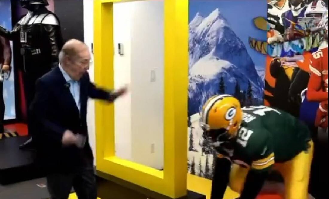 José Ramón Fernández se llevó tremendo susto con una broma que le hicieron en ESPN por el Halloween. Foto: Especial