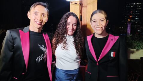 Alejandra Orozco y Emiliano Hernández presumen el uniforme de gala que utilizarán en la inauguración de París 2024