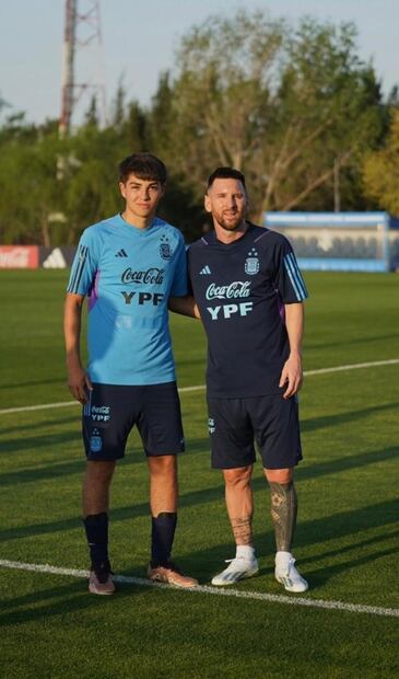 Fue doble de Messi en una película y marcó un gol para la selección argentina Sub 17. Fuente: Instagram @valenn_acuna