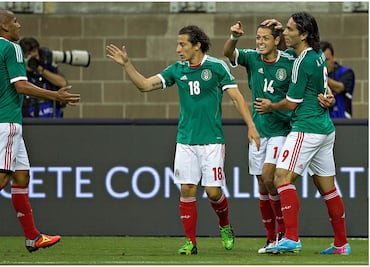 ¿Quiénes son los jugadores mexicanos más jóvenes en debutar en una Copa del Mundo?