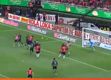 El Tiba Sepúlveda adelantó a las Chivas ante el Querétaro con un certero cabezazo