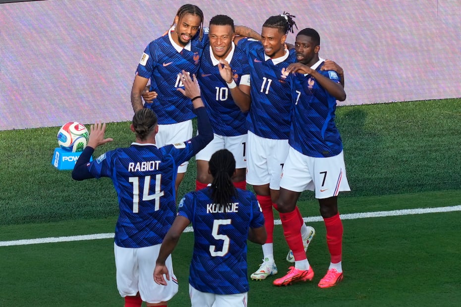 Kylian Mbappe en festejo de gol con la selección de Francia, durante los 16vos de Final de la Copa del Mundo de 2026 - Foto: AP