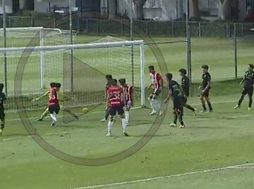 VIDEO: ¡Ya sacó la magia! Zinedine Sidane se estrenó con Chivas marcando el primer gol ante Santos