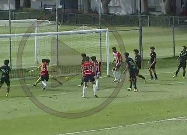 VIDEO: ¡Ya sacó la magia! Zinedine Sidane se estrenó con Chivas marcando el primer gol ante Santos