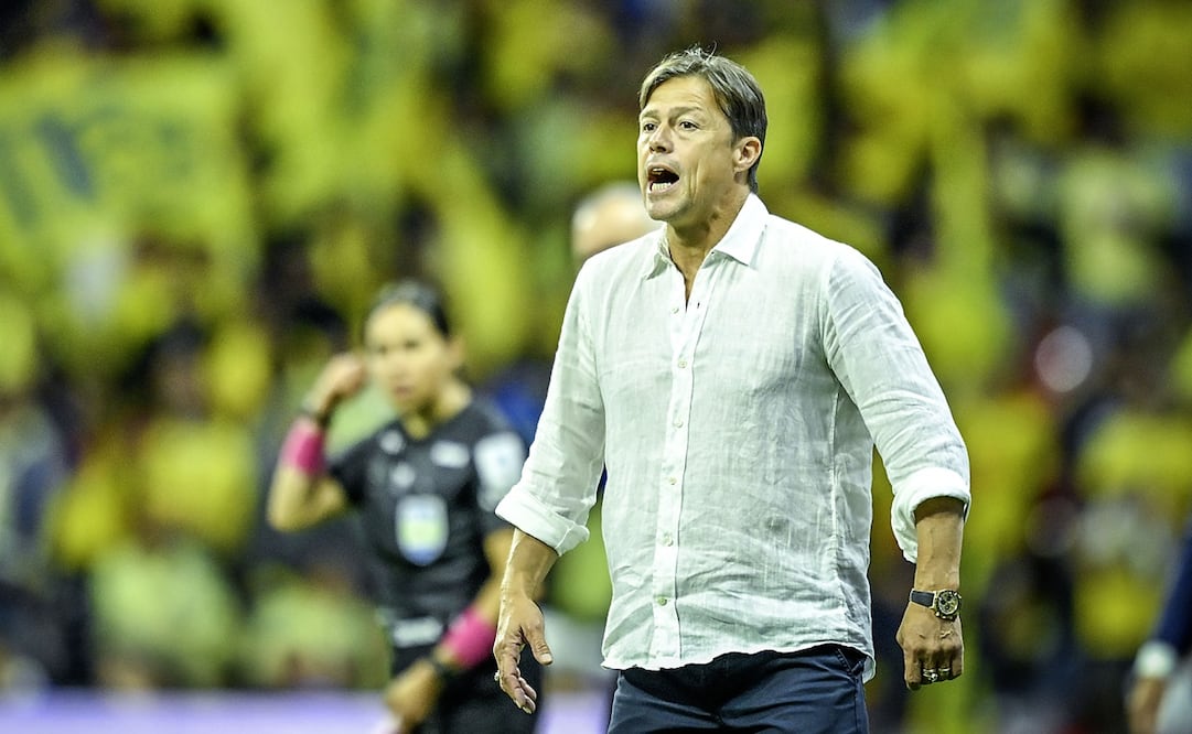 Matías Almeyda con los Rayados de Monterrey, durante un partido contra las Águilas del América en la fase regular del torneo Apertura 2026 - Foto: Imago7