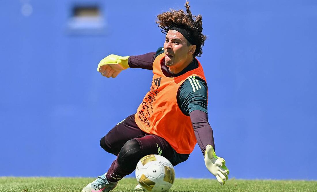 Guillermo Ochoa tiene hasta final de mes para encontrar equipo en Europa. Foto: Imago7