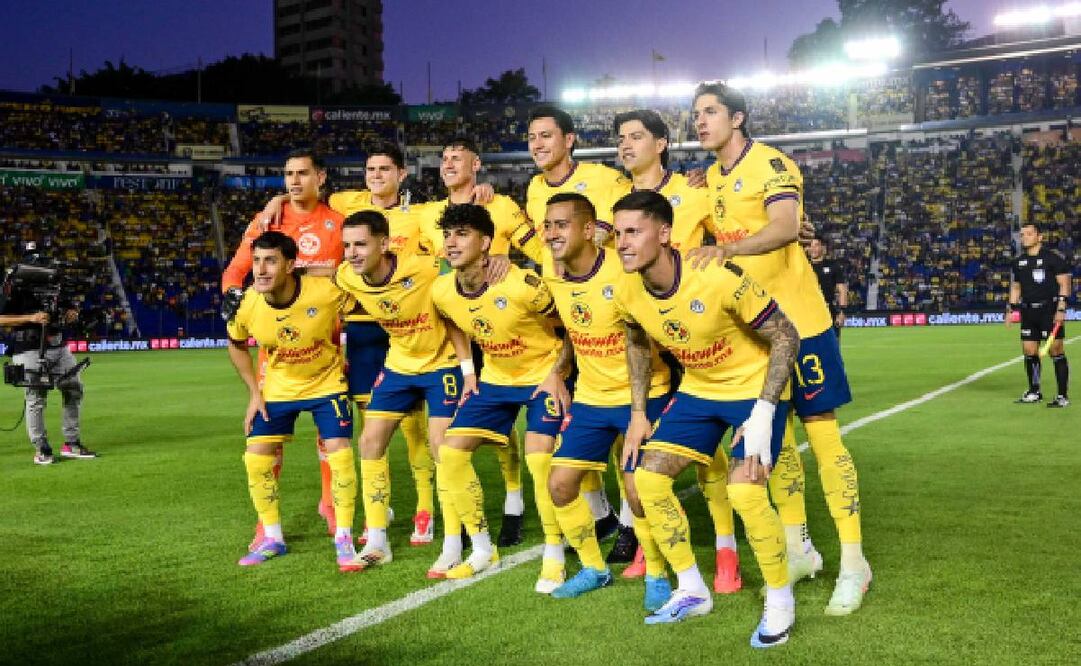 Jugadores del América posan previo a su partido ante los Tigres en el Estadio Ciudad de los Deportes. FOTO: Imago