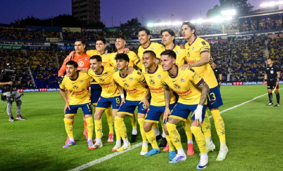 Jugadores del América posan previo a su partido ante los Tigres en el Estadio Ciudad de los Deportes. FOTO: Imago