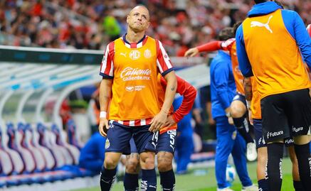 Chicharito Hernández rompió el silencio luego de su lesión: "No me llevo bien con nadie de Chivas