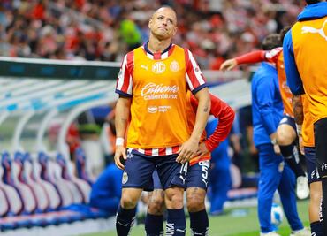 Chicharito Hernández rompió el silencio luego de su lesión: "No me llevo bien con nadie de Chivas