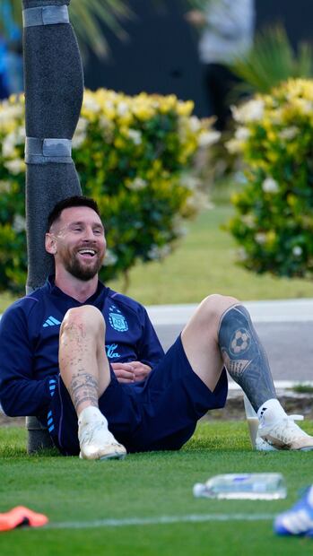 Messi llegó a la Argentina con una llamativa remera. Fuente: Instagram @leomessi