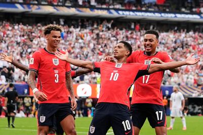 Inglaterra selló una victoria de 2-0 sobre Panamá y aseguró el liderato del Grupo L