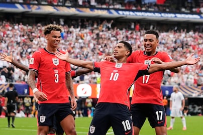 Inglaterra selló una victoria de 2-0 sobre Panamá y aseguró el liderato del Grupo L