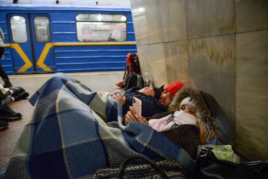 10 desoladoras fotos del metro de Kiev, el refugio de familias ucranianas