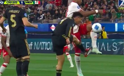Edson Álvarez cometió un penalti ante Canadá, pero árbitro no lo marcó ¡Se salvó México!