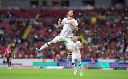 Paulinho logra un hat-trick para alcanzar el liderato de goleo y dar el triunfo a Toluca ante Atlas