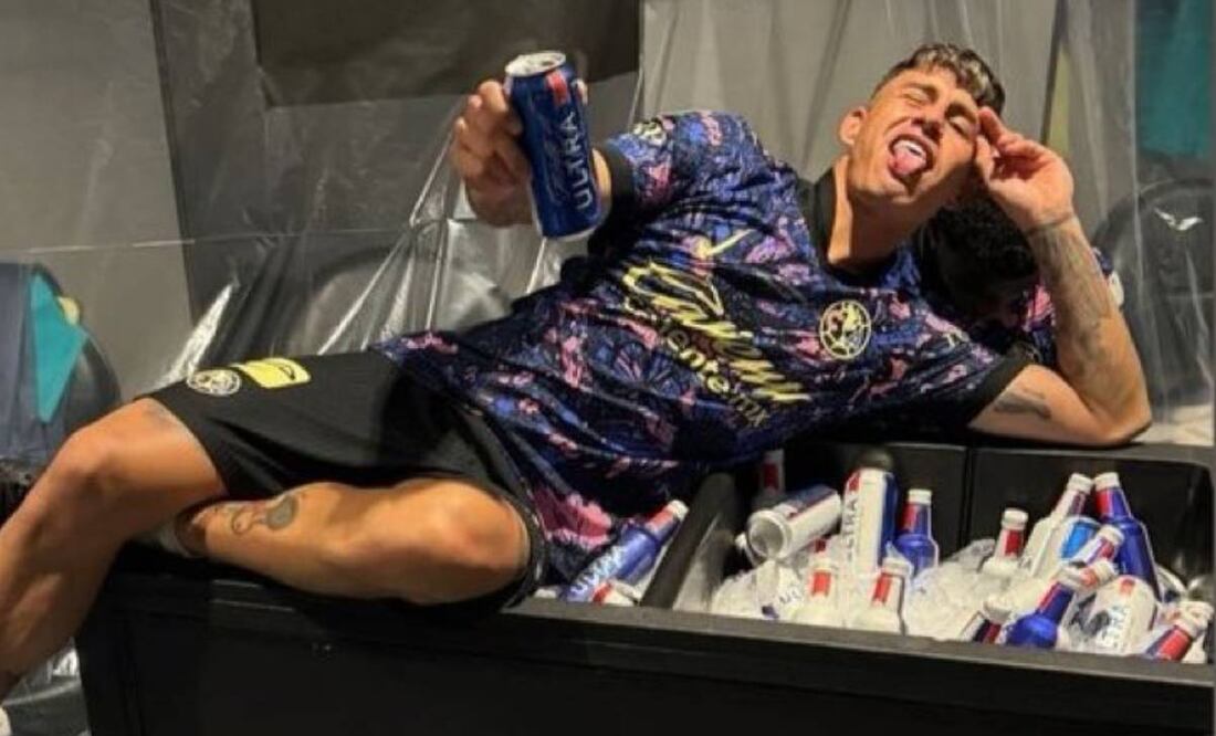 Chicote Calderón festejó de esta manera el nuevo campeonato que logró con el América. Foto: Especial