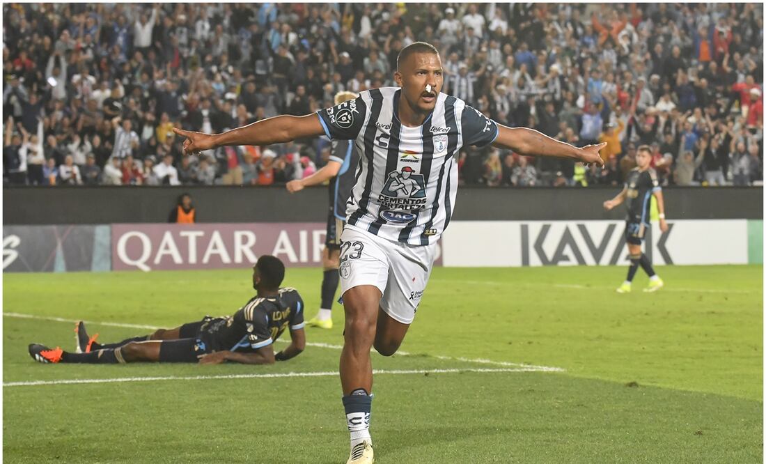 Salomón Rondón festejando un gol con Pachuca ante el Philadelphia Union en Concachampions / FOTO: Imago7