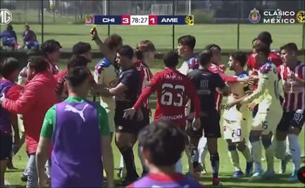 VIDEO: Jugadores de América y Chivas se pelean en el Clásico Nacional de la sub 23