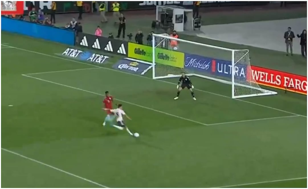 Omar Govea marcando el gol ante Colombia para México / FOTO: Captura