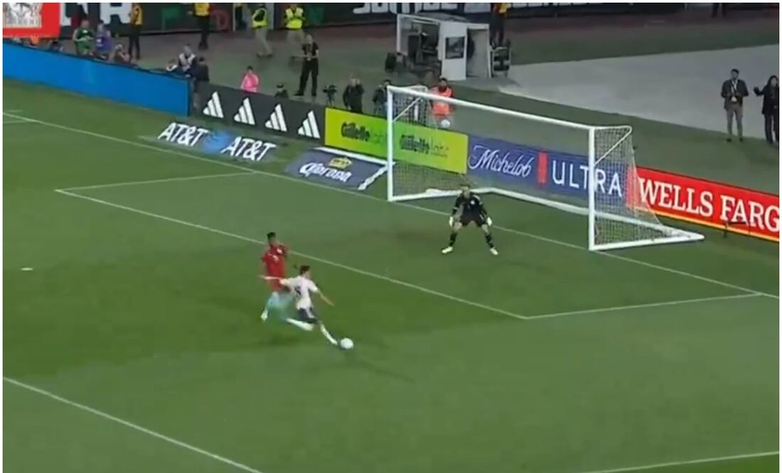 Omar Govea marcando el gol ante Colombia para México / FOTO: Captura