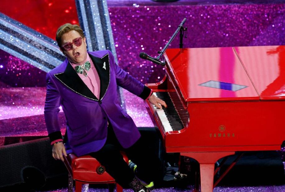 Elton John da positivo a Covid-19 y suspende su gira de conciertos en EU