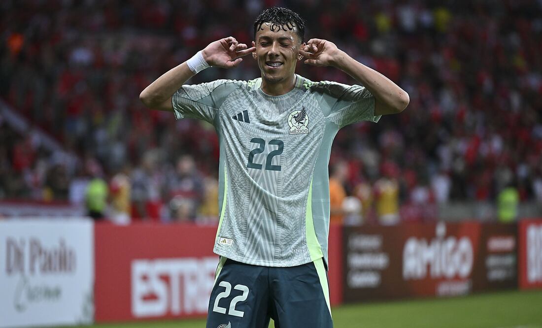 Jorge Ruvalcaba en festejo de gol, tras anotar durante el partido entre la Selección Mexicana y el Inter de Porto Alegre - Foto: Imago7