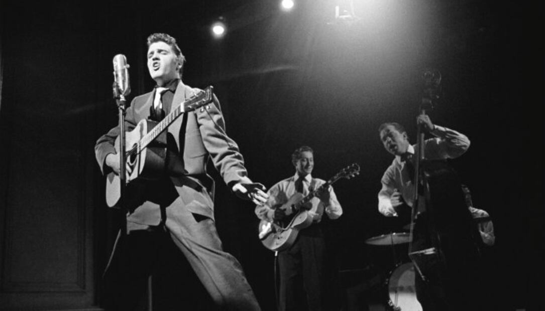 La costosa “bata maldita” que Elvis le regaló a Muhammad Ali