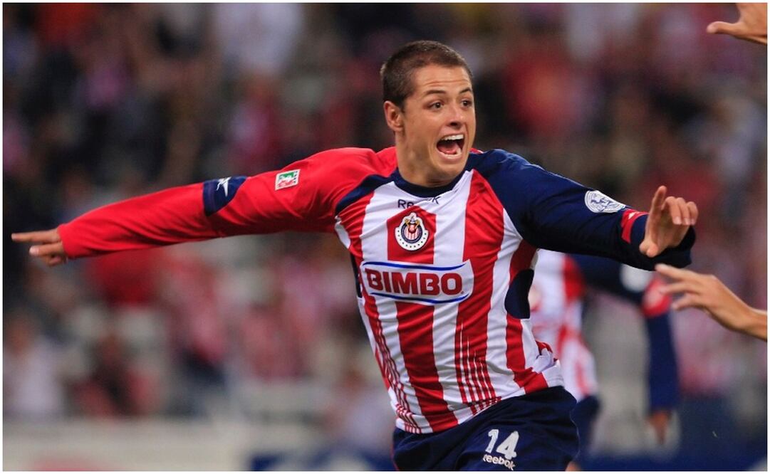Javier Hernández festejando un gol con Chivas / FOTO: Especial