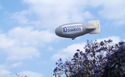 “10 feminicidios diarios”: Zepelín sobrevuela la CDMX con este mensaje