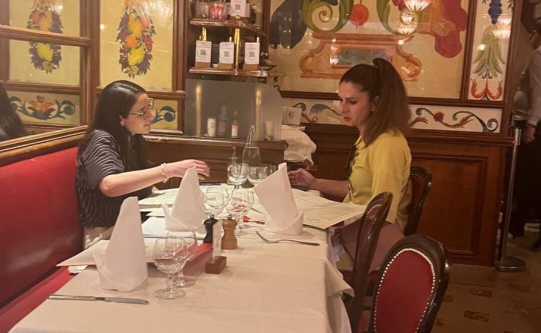 Ana Guevara fue captada comiendo en Au Pied du Cochon, prestigioso restaurante en París. @vampipe