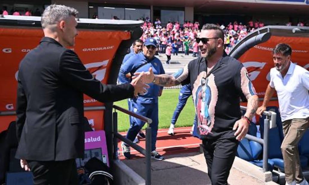Antonio Mohamed causó furor por una camisa con la imagen de la Virgen de Guadalupe cuando dirigía a Pumas. Foto: Imago7