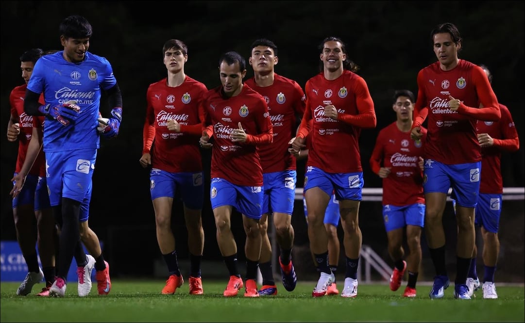 Jugadores de las Chivas trotan dura la práctica previa al duelo del Rebaño ante el Cibao. FOTO: @Chivas
