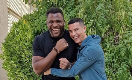 ¿Cuánto cuesta el lujoso regalo que Cristiano Ronaldo a Francis Ngannou?