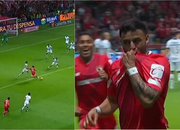 VIDEO: Alexis Vega 'vacuna' a Pumas y besa escudo del Toluca