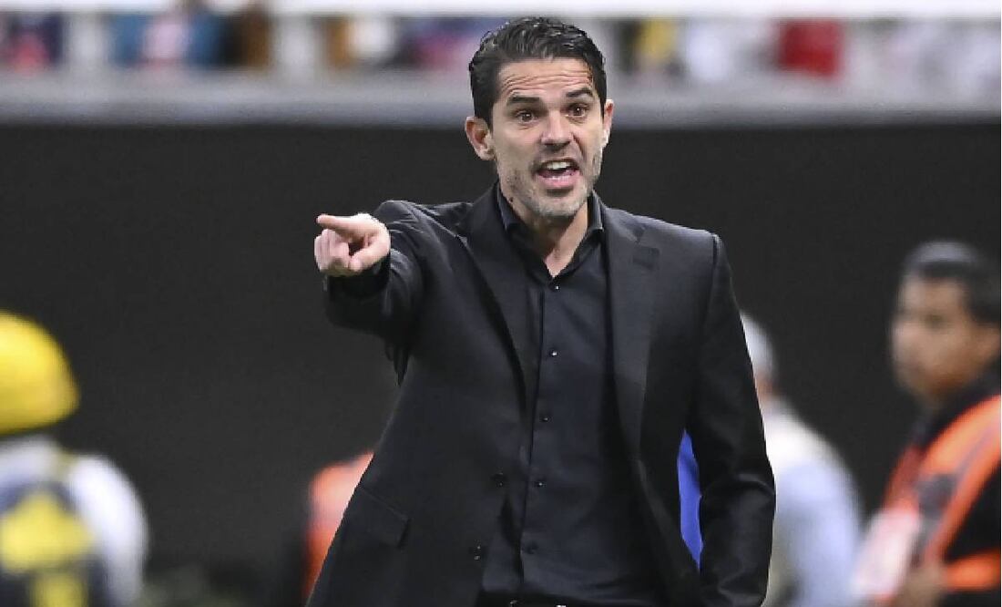 Fernando Gago se llevó una goliza con Chivas en su primer Clásico ante el América. Foto: Imago7