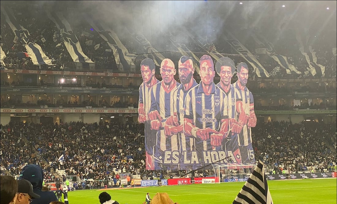 Así fue el recibimiento que los aficionados del BBVA dieron a los jugadores de Rayados. FOTO: Nicolás Schiller Solti / EL UNIVERSAL