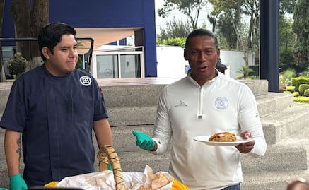 Joel Huiqui cumple su promesa y arma la taquiza en La Noria; sus favoritos son los de chicharrón