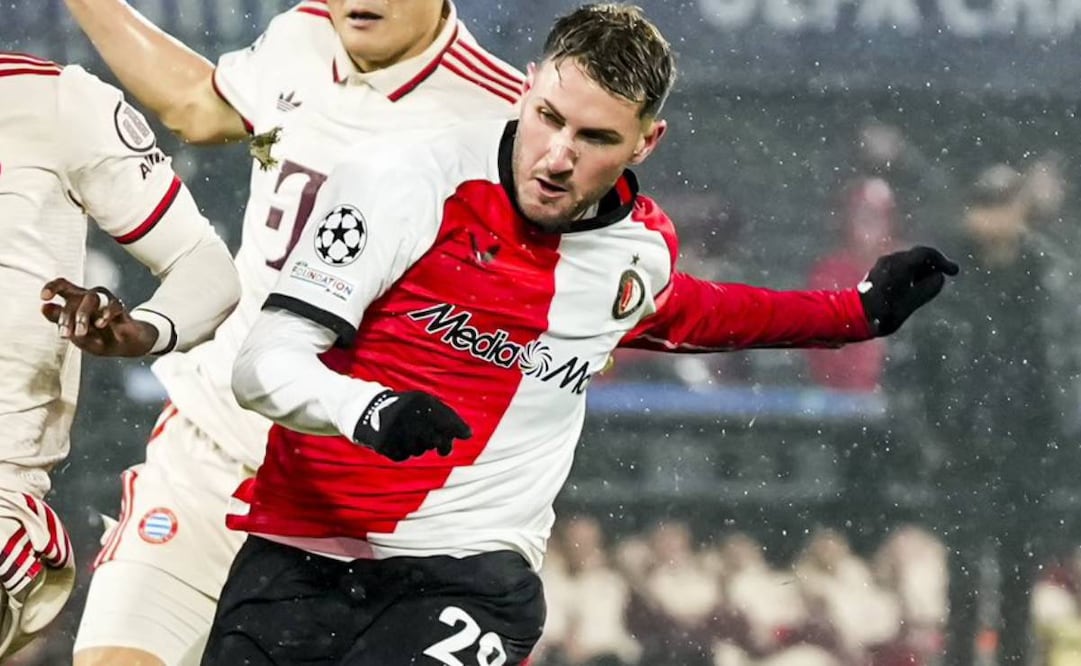 Santi Giménez pidió salir, sí se trataba únicamente del AC Milan. Foto: Feyenoord.